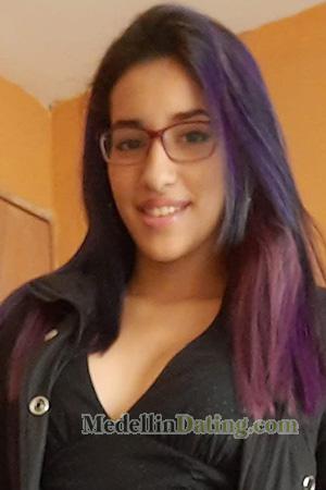 226106 - Nicole Age: 23 - Costa Rica